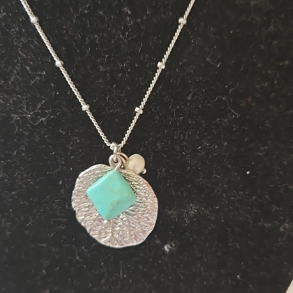 Leaf Pendant & Faux Turquoise Necklace - Picture 2 of 3